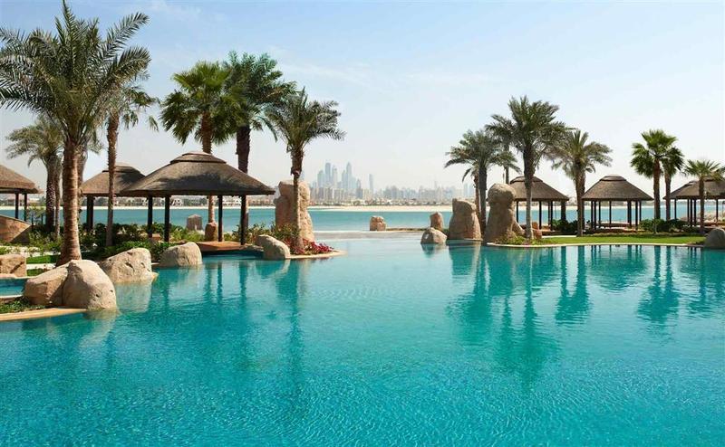 Sofitel Dubai Palm Apartments Buitenkant foto The swimming pool at Jumeirah Beach Hotel