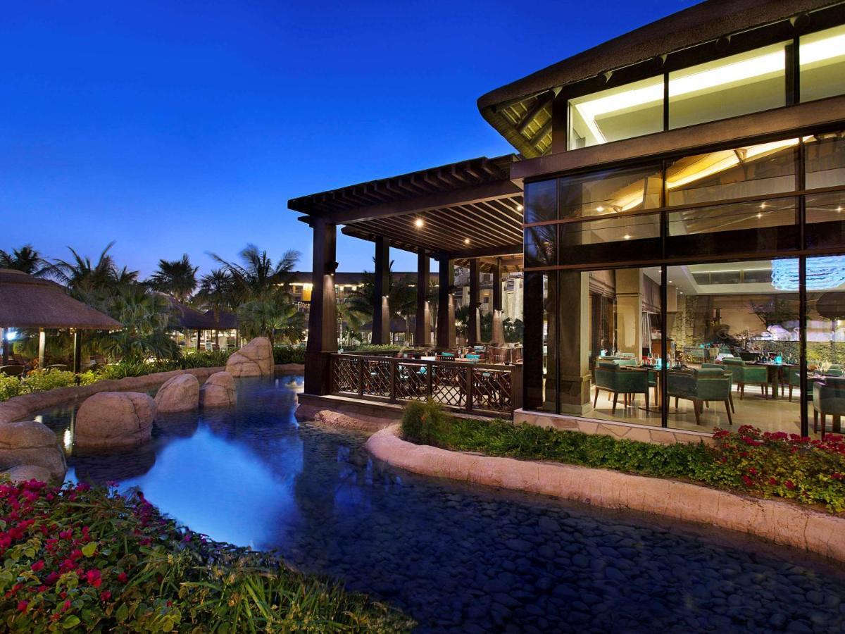 Sofitel Dubai Palm Apartments Buitenkant foto The resort's main restaurant